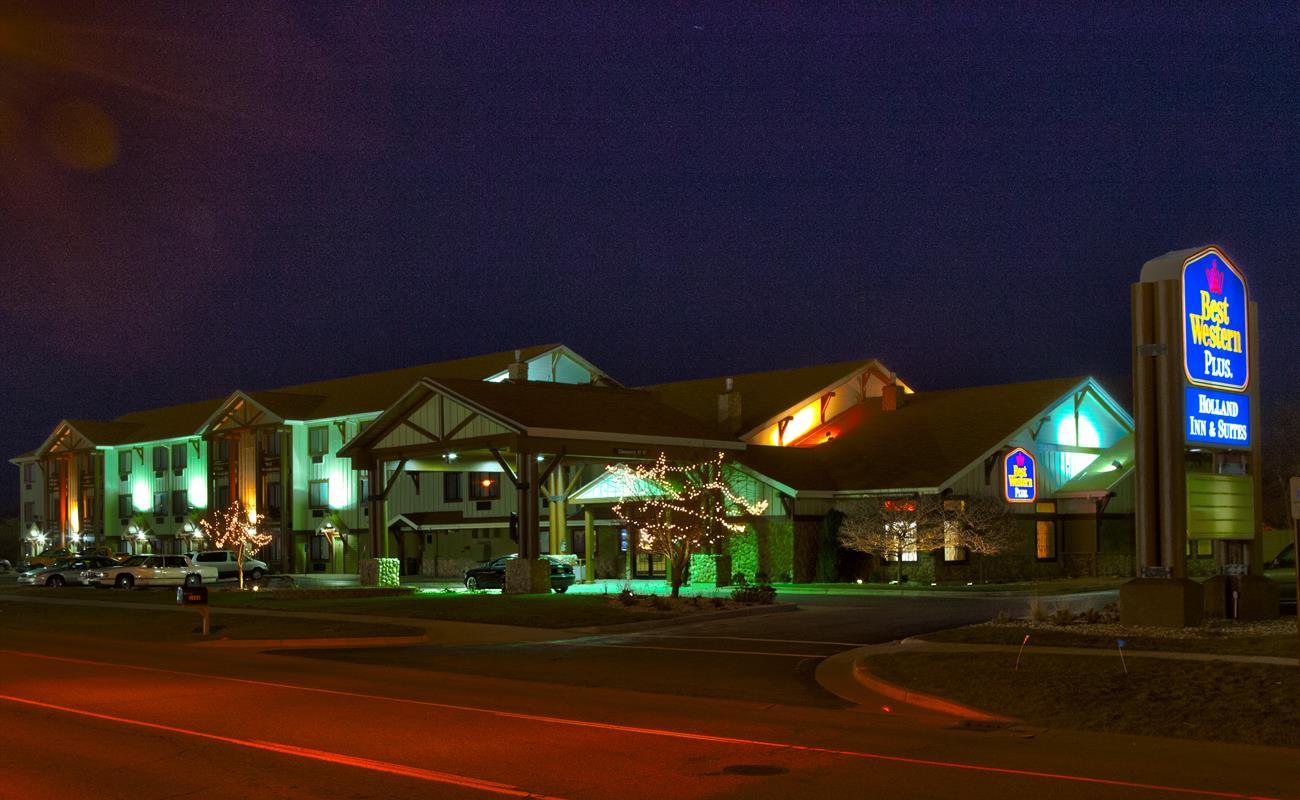 White Pine Inn & Suites Holland Exterior photo