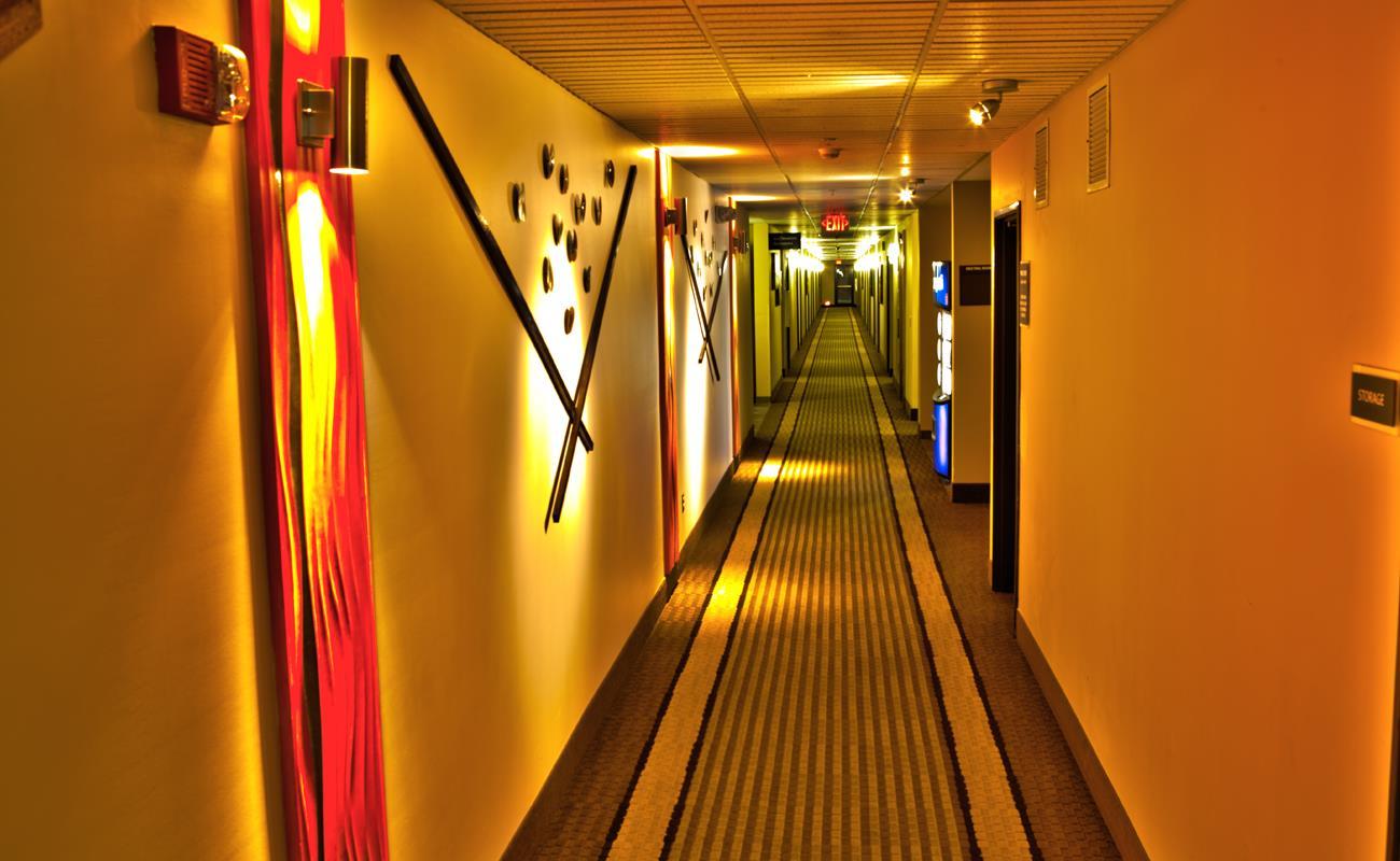 White Pine Inn & Suites Holland Exterior photo