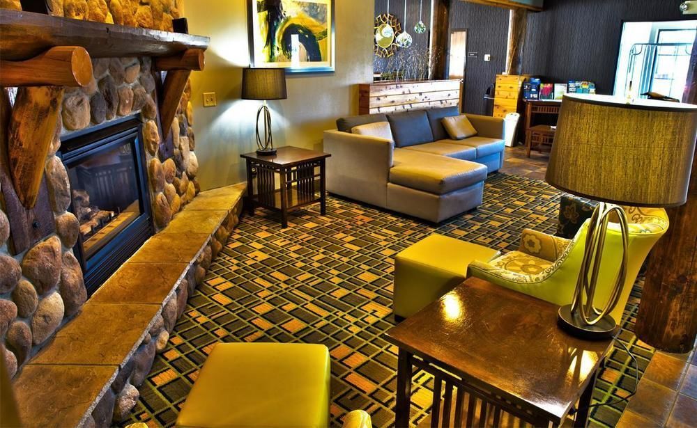 White Pine Inn & Suites Holland Exterior photo