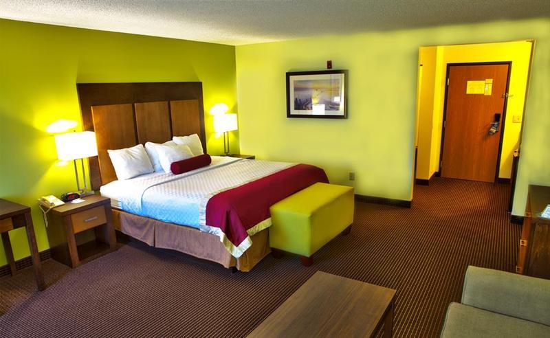 White Pine Inn & Suites Holland Exterior photo
